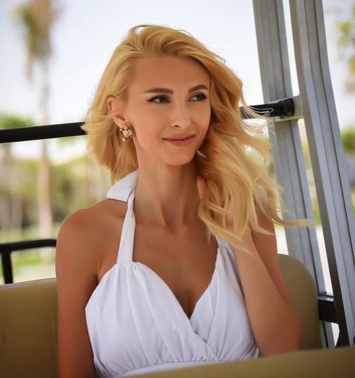 Andreea Bălan și-a sărbătorit ziua de naștere pe o insulă grecească, alături de iubitul ei. Cum a pozat cu Tiberiu Argint