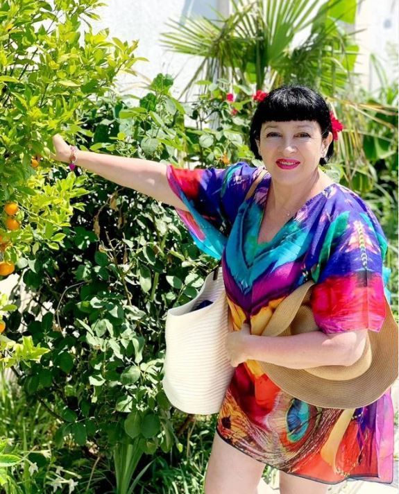 Neti Sandu, fotografii de la plajă, &icirc;n costum de baie