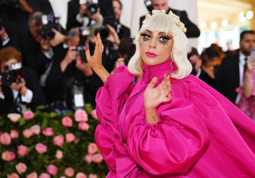 Lady Gaga a &icirc;ncins Instagramul cu o apariție super sexy, la piscină