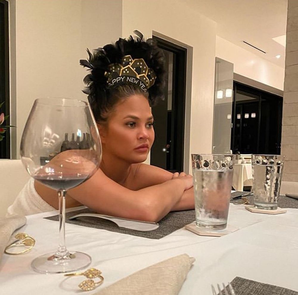 Chrissy Teigen și-a scos, pe cale chirurgicală, grăsimea bucală. Cum arată acum vedeta