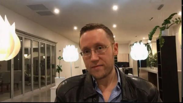 Un bărbat virgin, &icirc;n v&acirc;rstă de 41 de ani, a devenit viral după ce a postat un anunț la matrimoniale