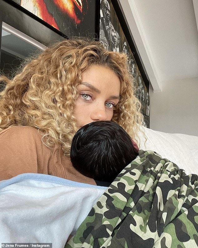 Jason Derulo și Jena Frumes, din nou &icirc;mpreună, de dragul băiețelului lor. Cum au fost surprinși de fotoreporterii americani
