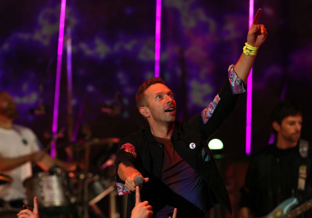 Chris Martin, declarație de dragoste &icirc;n public pentru iubita Dakota: &ldquo;Universul meu!&rdquo;