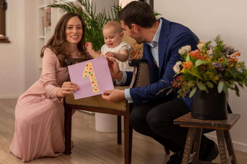 Nicolae al Rom&acirc;niei și soția Alina și-au aniversat fetița! Imagini emoționante cu micuța de un an