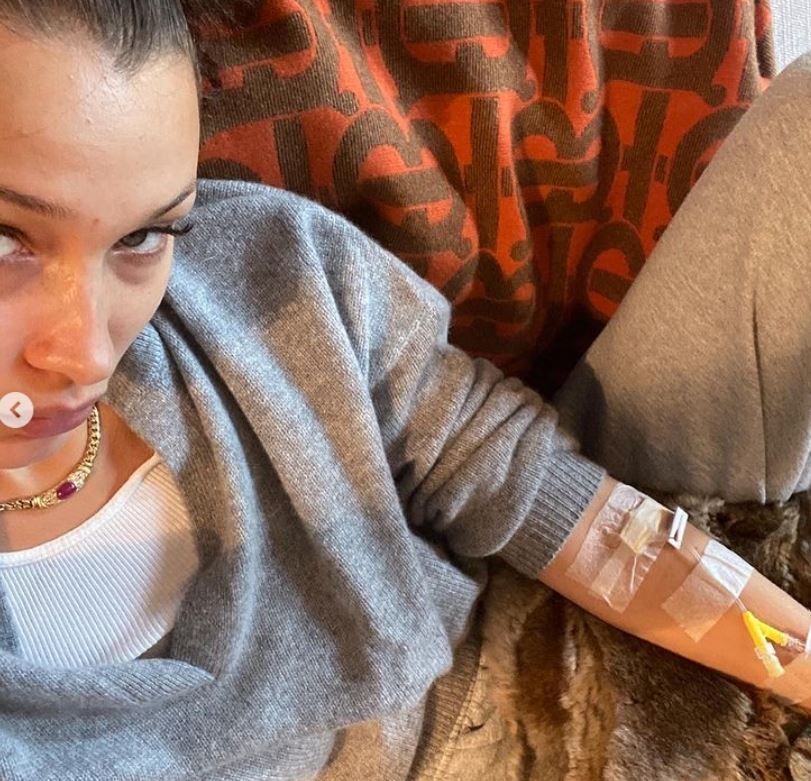 Bella Hadid, &icirc;n lacrimi pe Instagram. Ce mărturisiri dureroase le-a făcut topmodelul fanilor