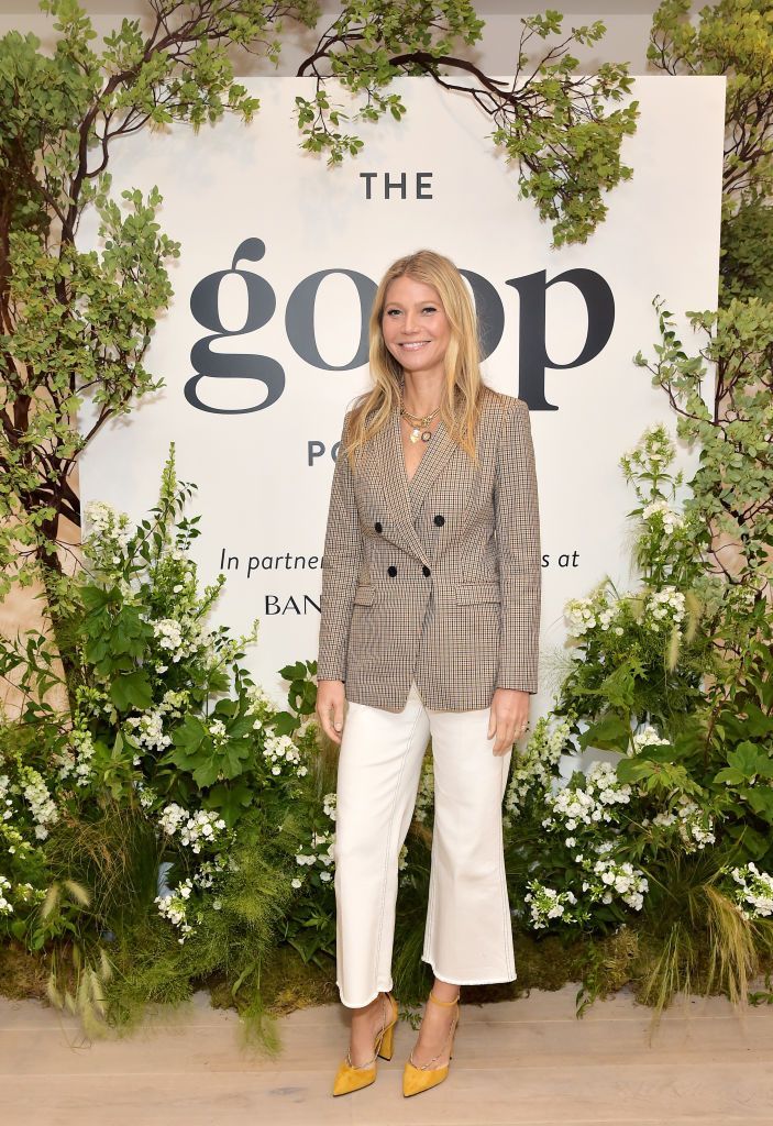 Courteney Cox este lipsită de inhibiții! Actrița din Friends &nbsp;s-a filmat folosind vibratorul primit cadou de la Gwyneth Paltrow&nbsp;