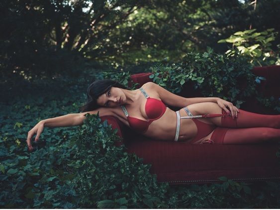 De sărbători, răsfață-te cu cea mai seducătoare lenjerie Victoria s Secret