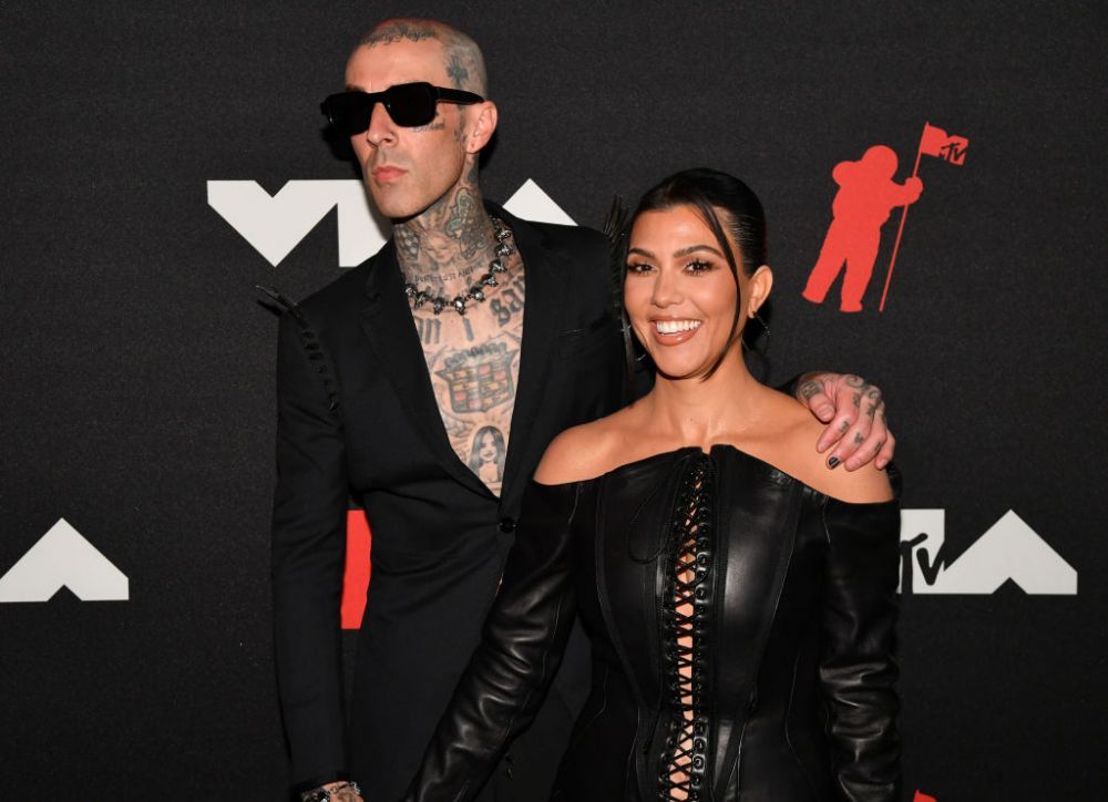 Kourtney Kardashian, cadouri de zeci de mii de dolari pentru iubitul toboșar! Reacția lui Travis Barker