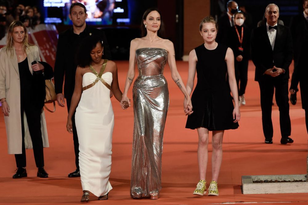 Angelina Jolie, declarații surprinzătoare despre lupta pentru custodia celor șase copii: Mă g&acirc;ndesc adesea dacă am făcut ce trebuie &nbsp;