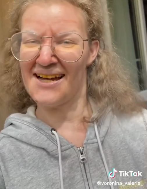 A devenit virală pe TikTok cu transformările ei spectaculoase! Cum arată t&acirc;năra &icirc;n realitate