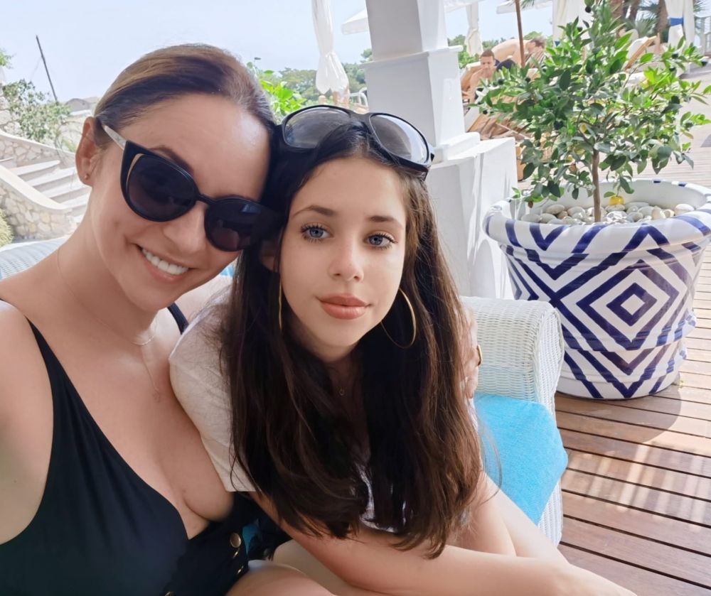 Ce relație are Violeta, fiica Andreei Marin, cu tatăl și cu fratele ei