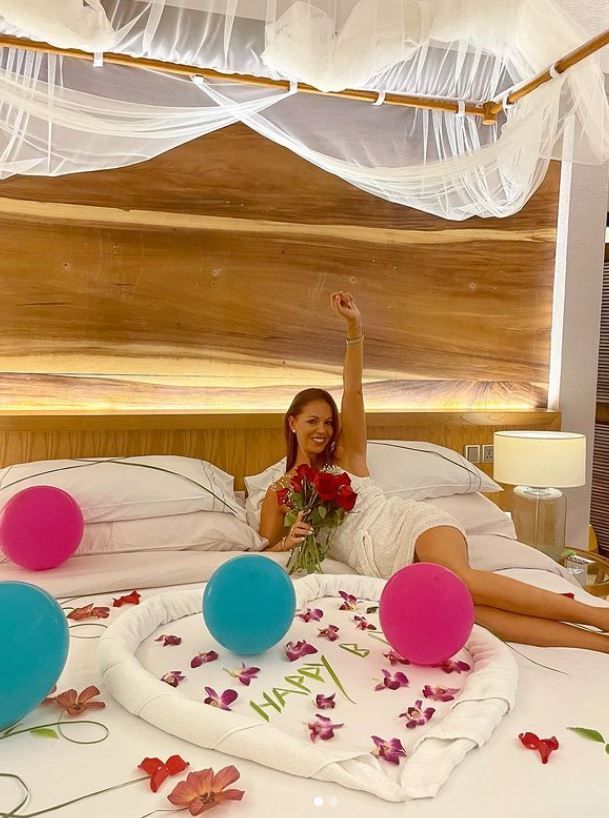 Adriana Petrescu, apariție răvășitoare &icirc;n costum de baie! Soția lui Dan Petrescu a &icirc;mplinit 45 de ani
