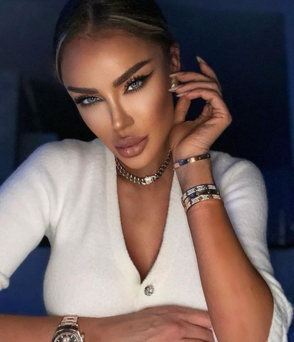 Cum și-a arcuit Bianca Drăgușanu ochii prin procedura cat eye și c&acirc;t a plătit pentru asta?