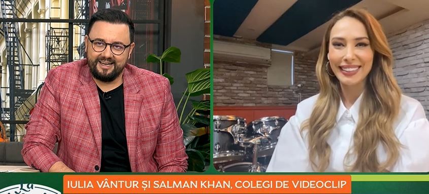 Iulia V&acirc;ntur, admirată de Salman Khan &icirc;n timp ce c&acirc;ntă &icirc;n limba hindi. Apariție spectaculoasă &icirc;n emisiunea prezentată de actorul indian