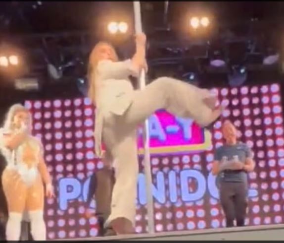 După Brit Awards, Adele a băut, s-a dezbrăcat și a dansat la bară &icirc;ntr-un club de gay