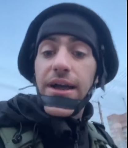 Reacția necenzurată a unui reporter australian c&acirc;nd o rachetă trece pe deasupra lui &icirc;n Ucraina