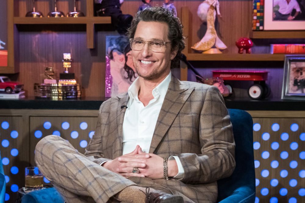 A fost la un pas să chelească, dar acum Matthew McConaughey are mai mult par ca la 20 de ani. Cum a fost posibil