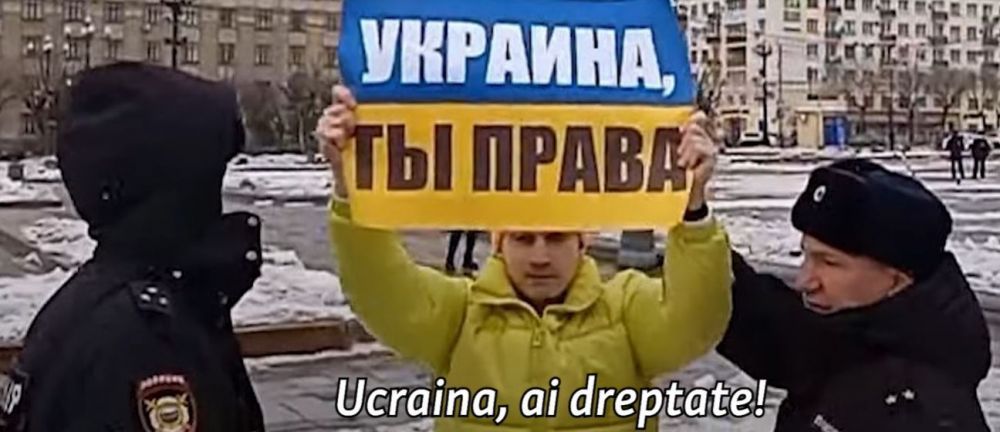 Proteste anti-război &icirc;n mai multe orașe din Rusia. Ce i-a spus o femeie unui ofițer de poliție și reacția lui