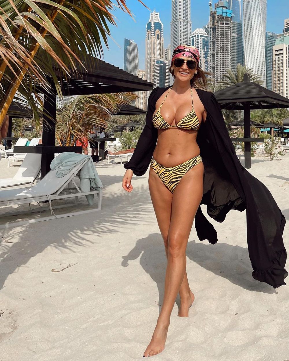 Carmen Negoiță, vacanță &icirc;n Dubai cu iubitul politician. Cum s-au fotografiat la plajă