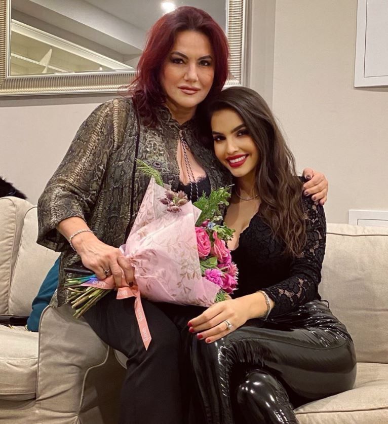 Frumusețea, trăsătură de familie! Ce mama superbă are Sandra, nevasta lui Adi Mutu