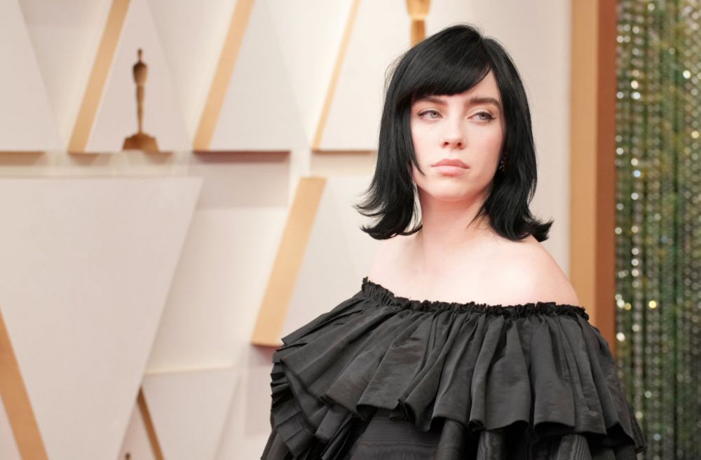 Billie Eilish, de nerecunoscut la Premiile Oscar 2022. Cum a apărut pe covorul roșu