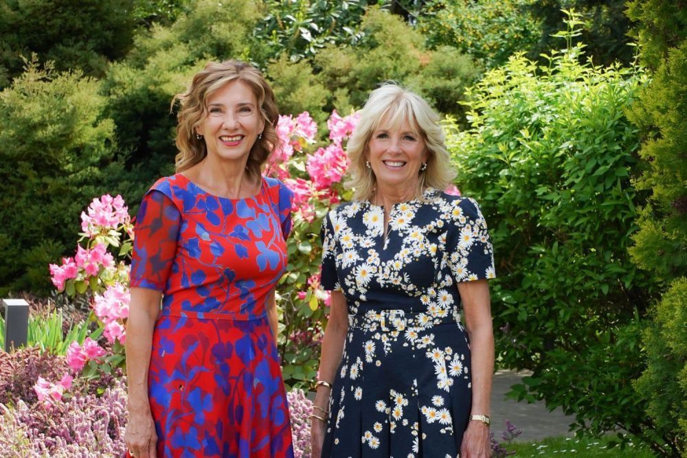 La &icirc;nt&acirc;lnirea cu Jill Biden, Carmen Iohannis a &bdquo;reciclat&ldquo; o ținută din 2020