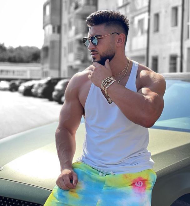 Primele imagini de la scandalul &icirc;n care a fost implicat Bogdan Mocanu. Acesta a fost tăiat cu o macetă pe braț