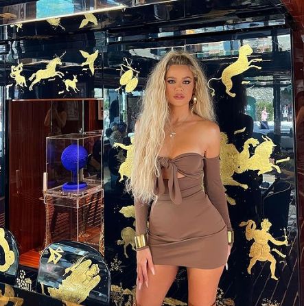 Kourtney Kardashian s-a măritat cu Travis Barker &icirc;n Portofino. Pe voal, a avut brodat chipul Fecioarei Maria