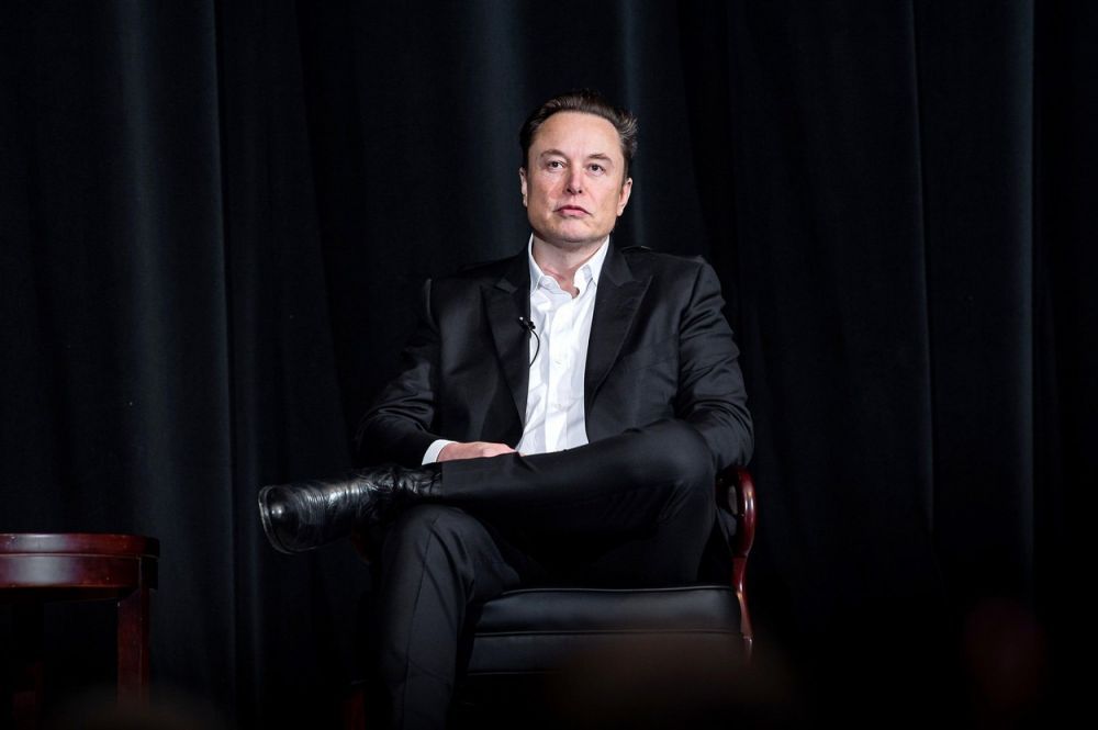 Are deja o altă relație? Elon Musk a fost văzut pe Coasta de Azur flirt&acirc;nd cu o t&acirc;nără actriță