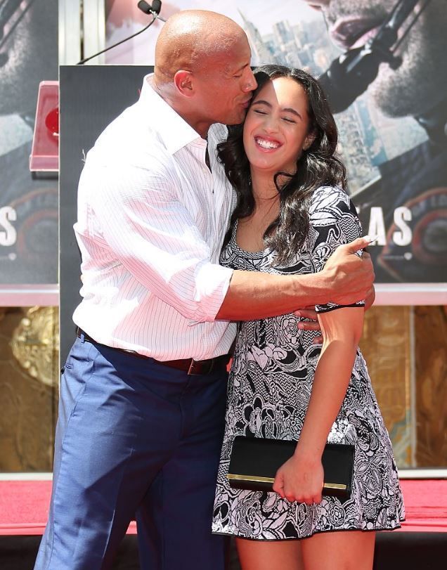 Fiica lui The Rock, Simone Johnson, ironizată pentru numele de &bdquo;scenă&rdquo; pe care l-a ales