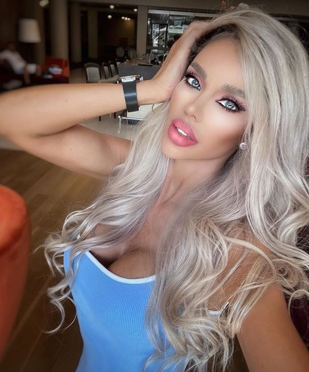 Bianca Drăgușanu, apariție &icirc;ndrăzneață pe covorul roșu: A renunțat la lenjeria intimă