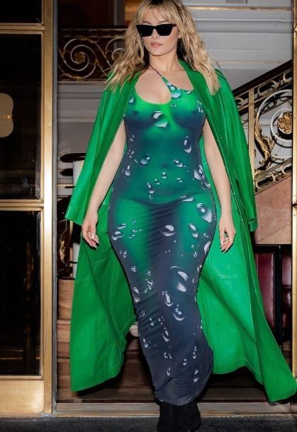 Rochia care te face să pari goală: toate vedetele o au! Iggy Azalea, ultima celebritate care a defilat &icirc;n ea