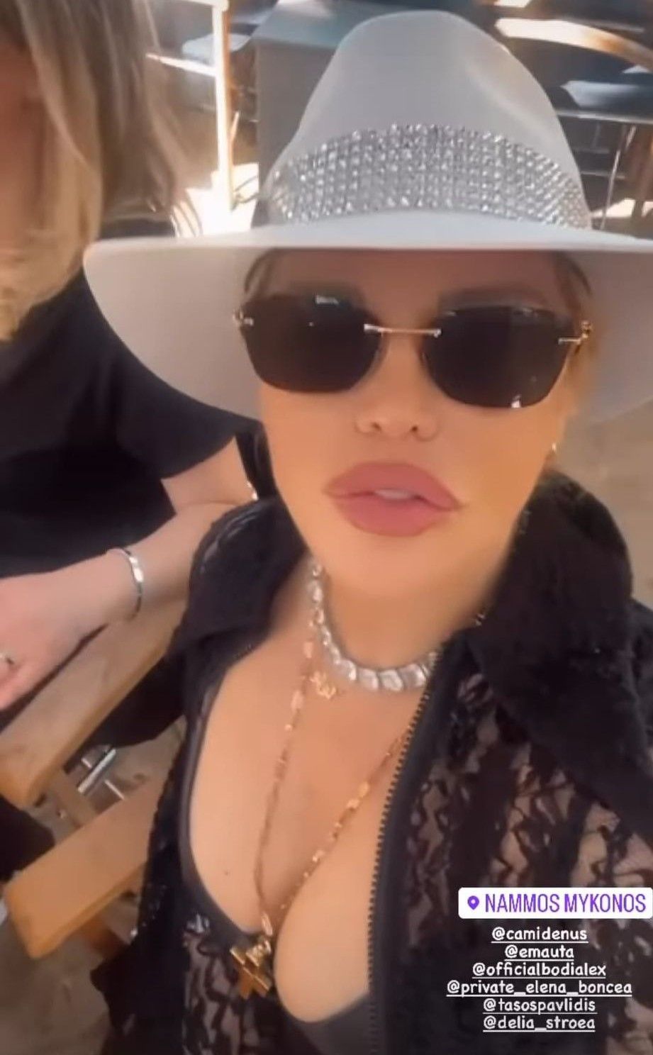 Loredana, cu gașca de prietene și fiica ei, dezlănțuite &icirc;n Mykonos. Cum au fost surprinse