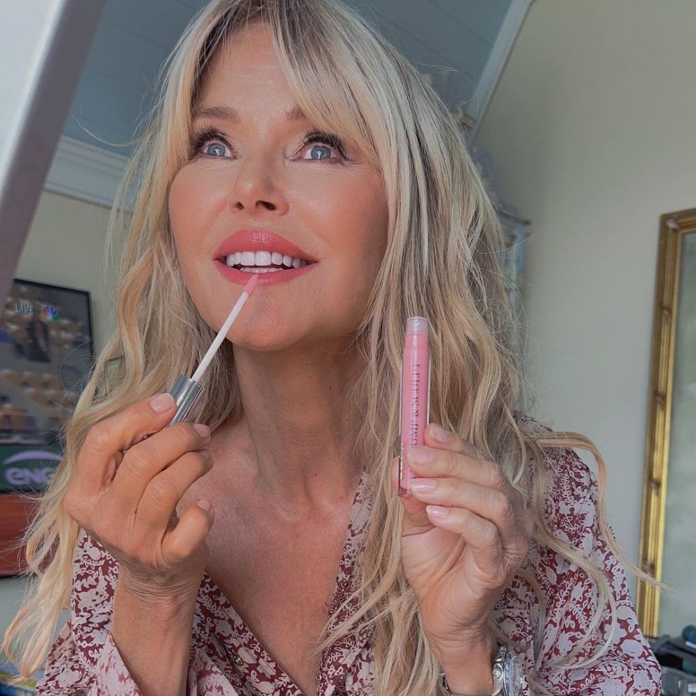 Se apropie de 70 de ani, dar arată și se poartă ca o puștoaică. Christie Brinkley, apariție ireală