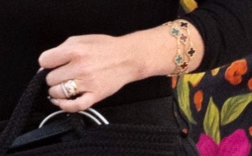 Adele a &icirc;nceput să ia din nou proporții? Artista se răsfață &icirc;n Sardinia cu iubitul ei, Rich Paul