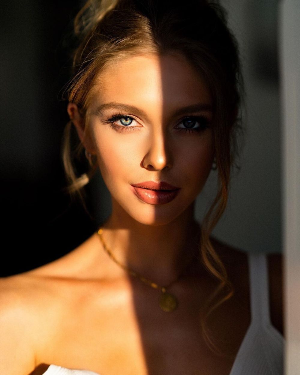 Este comparată cu Scarlett Johansson, dar o &icirc;ntrece la capitolul senzualitate. Nemțoaica sexy care a cucerit Instagramul