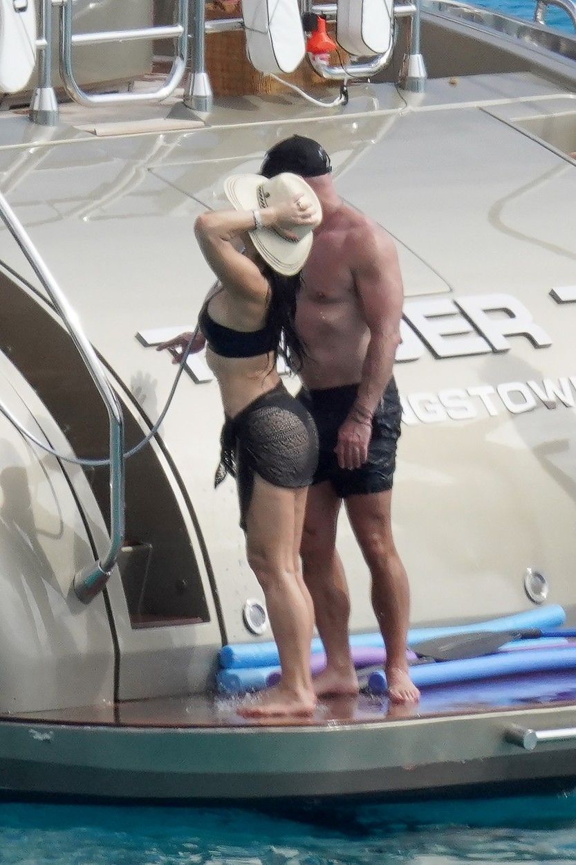 Cum se &icirc;mbracă o iubită de miliardar. Lauren Sanchez, partenera lui Jeff Bezos, ținute scumpe, dar uneori lipsite de stil