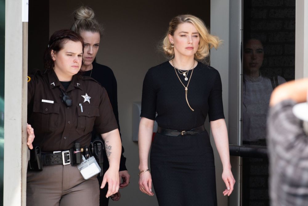 Amber Heard și-a concediat avocata și mizează pe echipa de apărători a cotidianului &bdquo;New York Times&ldquo;
