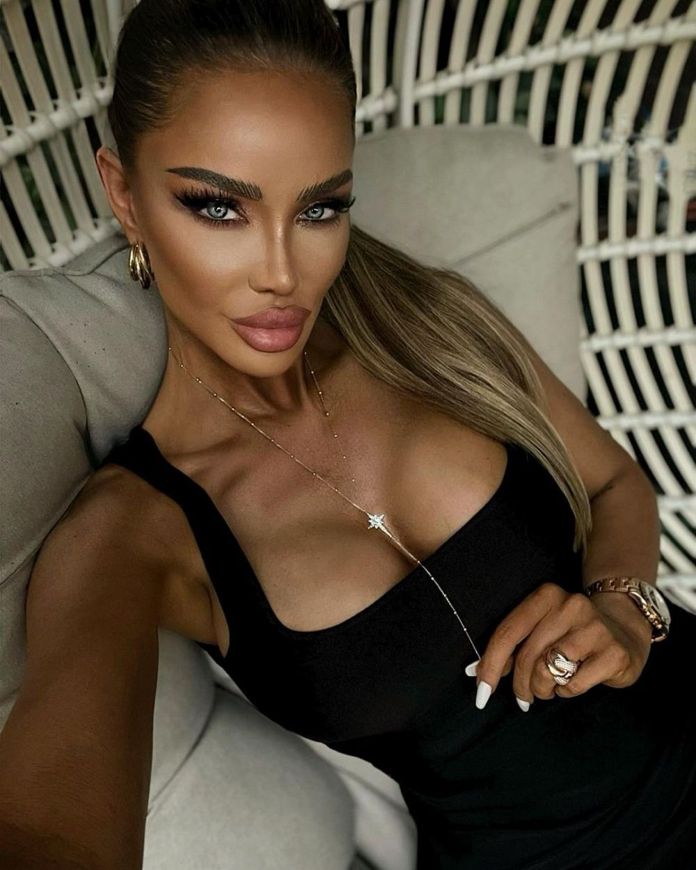 Bianca Drăgușanu, apariție de milioane alături de c&acirc;inele său! Ce cadou a primit patrupedul