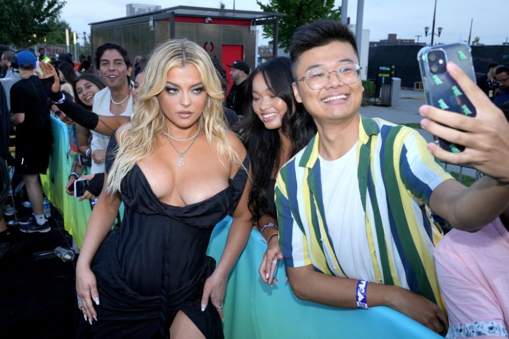 Sexy indiferent de numărul de kilograme! Vedetele s-au &icirc;ntrecut &icirc;n ținute extravagante la MTV VMA