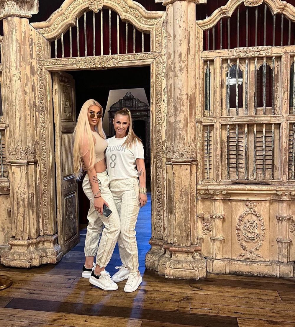 Fiicele Anamariei Prodan - Kylie și Kendall Jenner de Rom&acirc;nia. C&acirc;t de bine seamănă fetele cu influencerițele familiei Kardashian