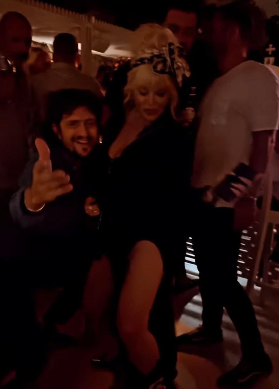 Loredana și fiica ei, din nou la petrecerile nebune din Mykonos. Ipostazele &icirc;n care au fost filmate mama și fiica