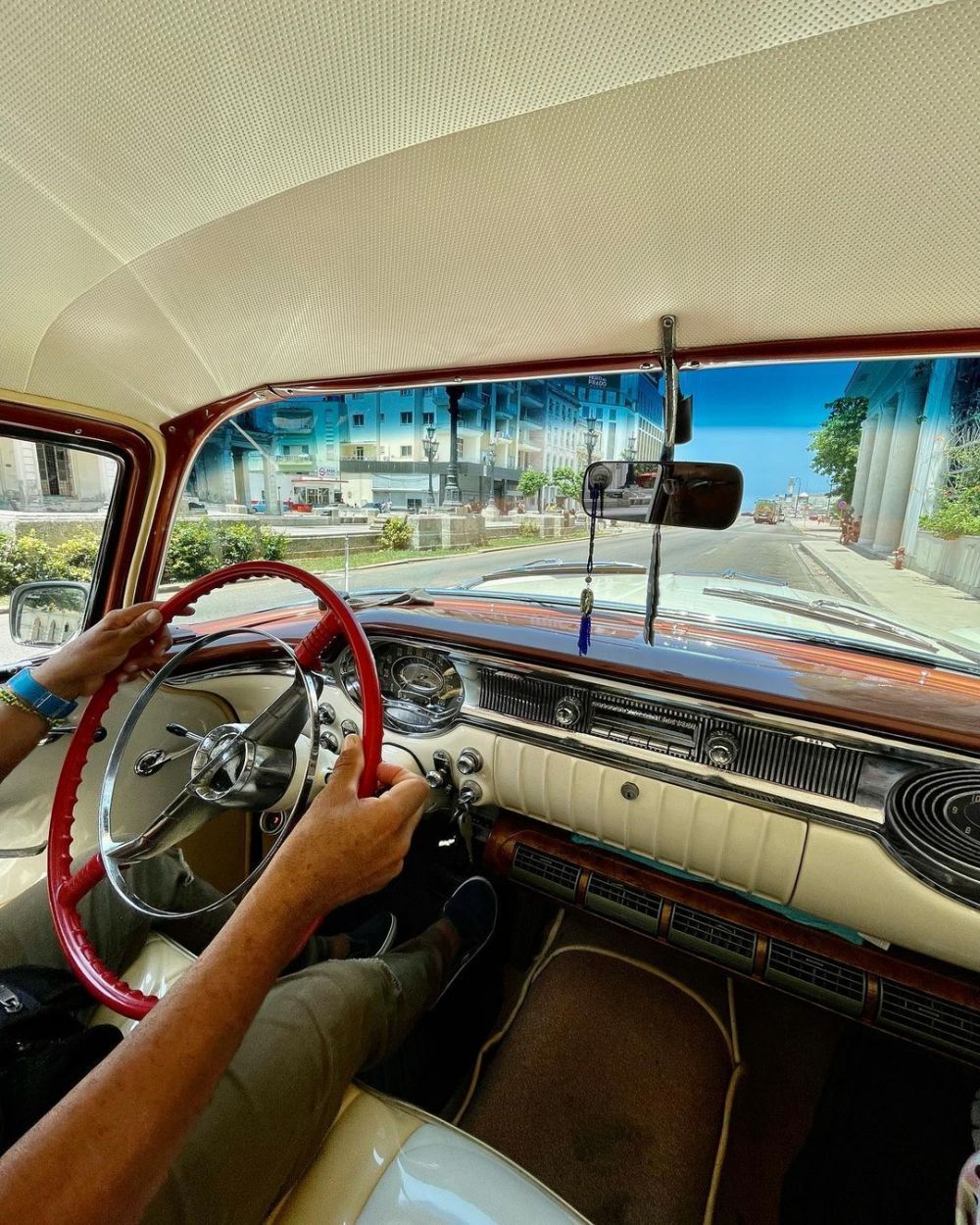 Dana Săvuică, vacanță exotică &icirc;n Cuba. La 52 de ani, vedeta arată ca pe vremea c&acirc;nd lucra ca fotomodel &icirc;n era comunistă