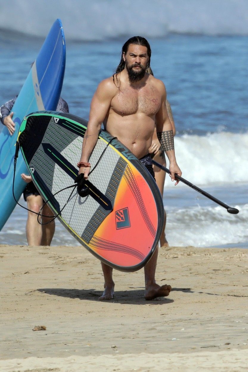 Cel mai sexy bărbat din lume ar putea fi confundat cu un om al străzii. Cum a fost surprins Jason Momoa