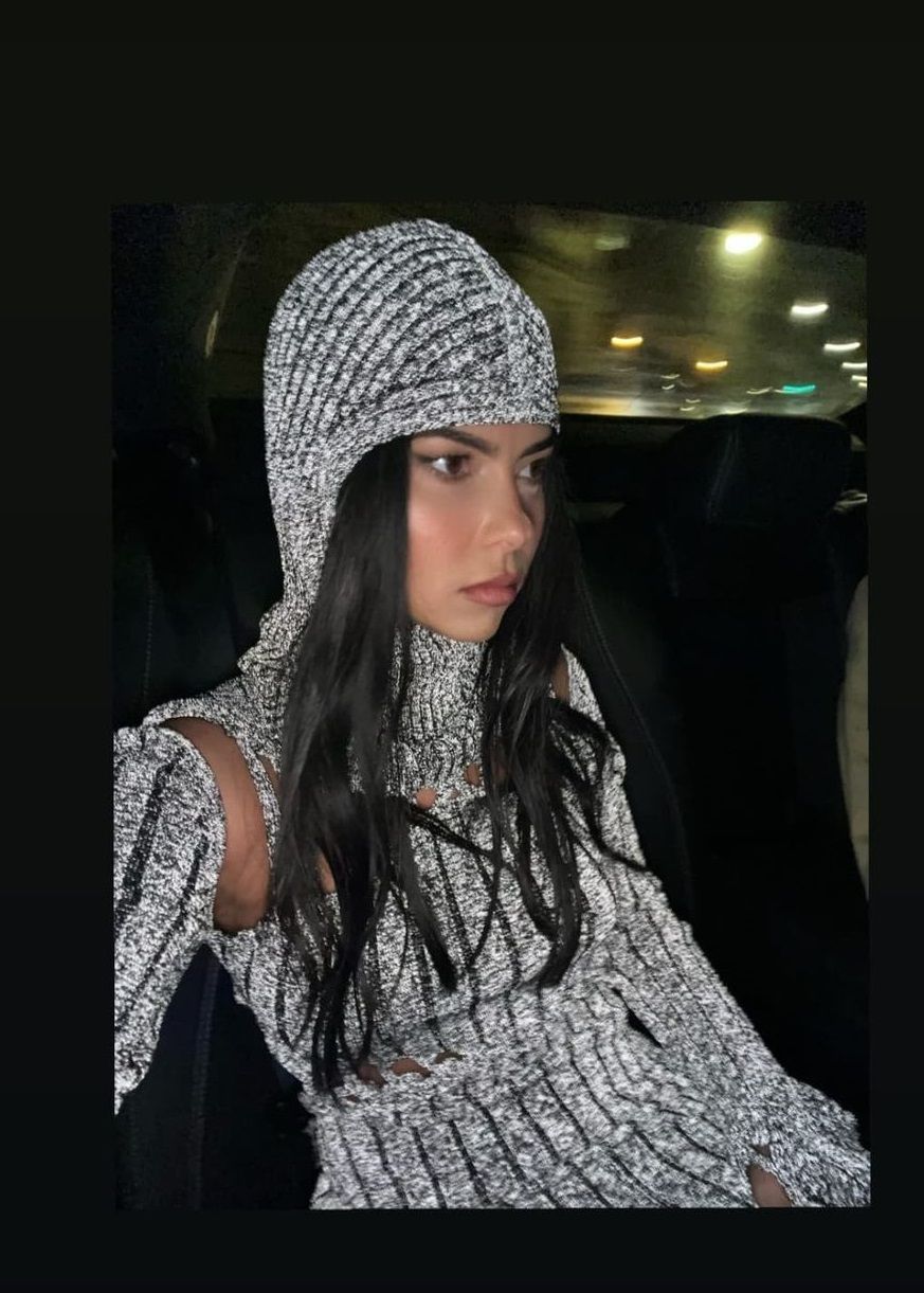 Inna, &icirc;n public la prezentarea noii colecții Alexander McQueen. C&acirc;ntăreața, fascinată de Naomi Campbell