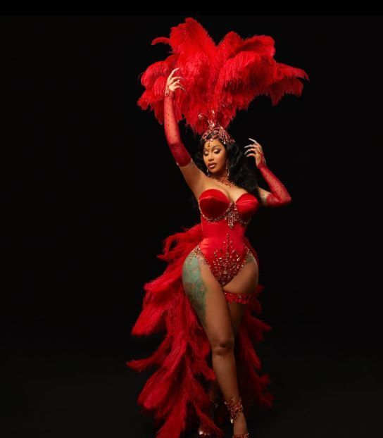 Dezmăț total la ziua lui Cardi B. O invitată a fost luată pe targă de ambulanță de la at&acirc;ta petrecut