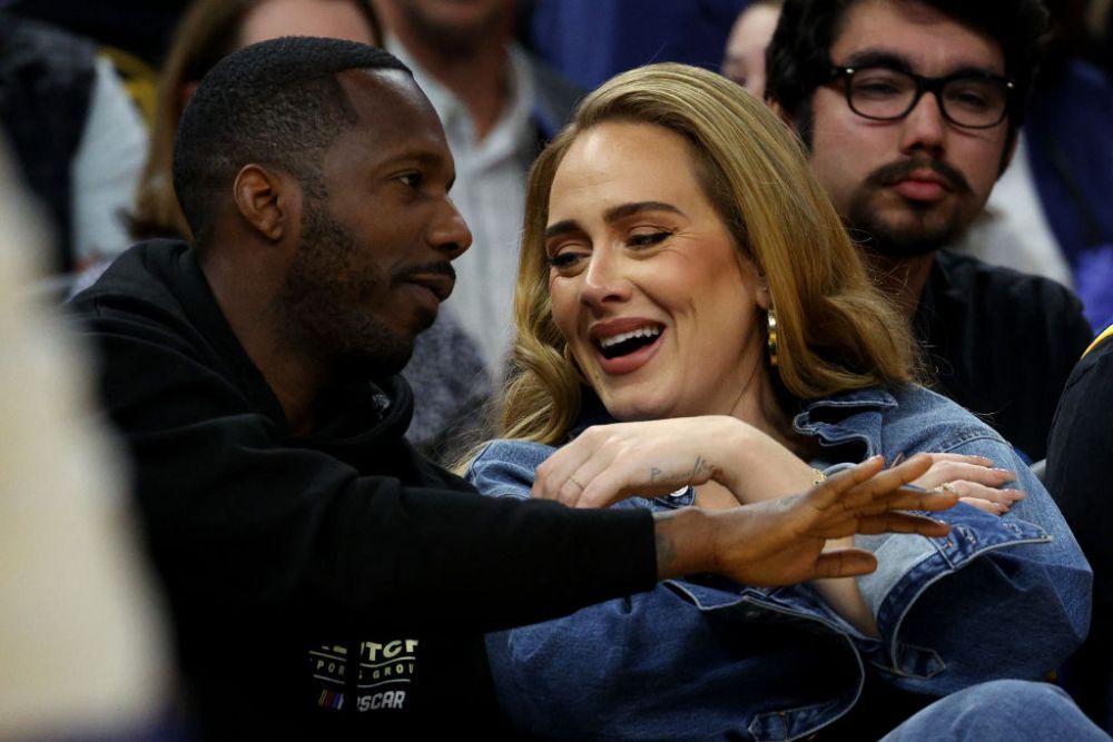 Adele, mai slabă ca niciodată! Cum a fost surprinsă artista alături de iubitul său