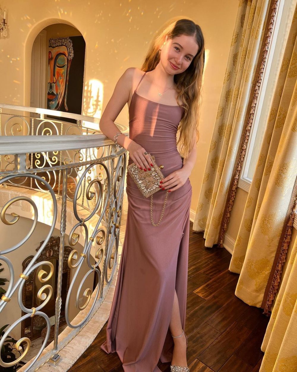 Irina Columbeanu, &icirc;ntruchiparea eleganței la numai 16 ani. Ce ținută a purtat adolescenta la un eveniment
