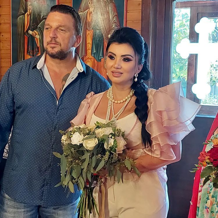Adriana Bahmuțeanu, decisă să răm&acirc;nă &icirc;nsărcinată din nou, la 48 de ani. Ce spun medicii