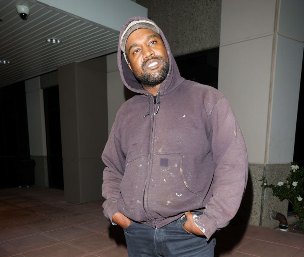 Un studio din Londra &icirc;ndepărtează gratuit orice tatuaj cu rapperul Kanye West